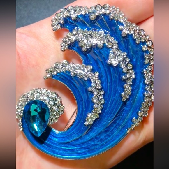 Betsey Johnson Schiaparelli Style Large Blue and Silver Wave Brooch - Picture 2 of 6